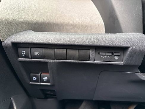 Certified 2023 Toyota Sienna XLE image 21