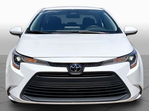 Used 2025 Toyota Corolla LE FWD image 4