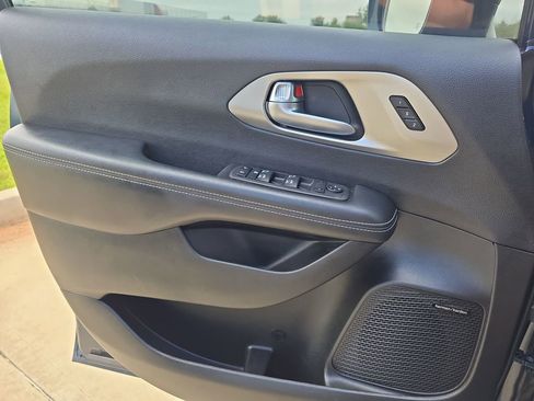 Used 2022 Chrysler Pacifica Limited w/ S Appearance Package FWD image 28