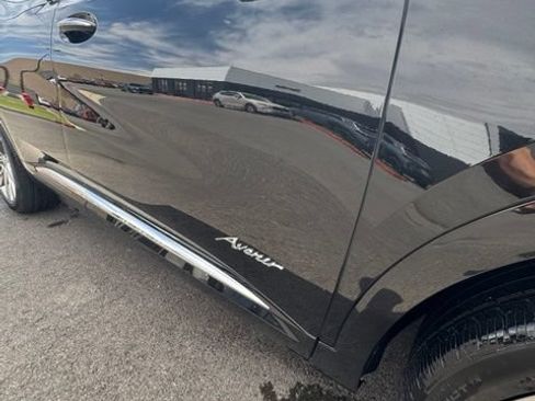 Used 2023 Buick Envision Avenir AWD/4WD image 5