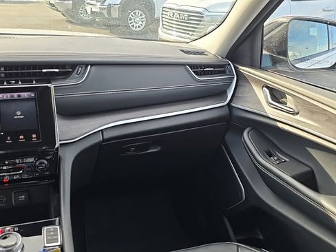 Used 2022 Jeep Grand Cherokee L Limited image 17