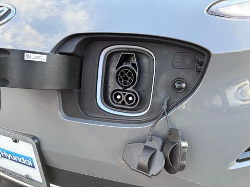 Used 2022 Hyundai Kona SEL w/ Convenience Package FWD image 12