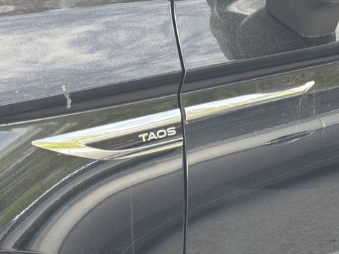 Used 2022 Volkswagen Taos SE image 1