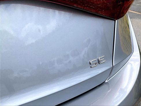 Used 2025 Volkswagen Jetta SE FWD image 29
