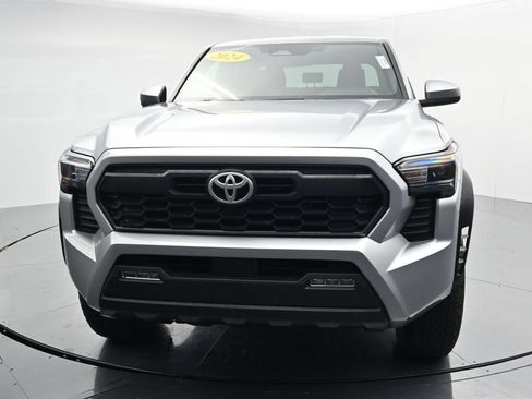 Used 2024 Toyota Tacoma TRD Off-Road AWD/4WD image 3