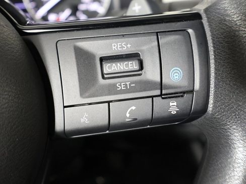 Used 2023 Nissan Rogue SV image 32