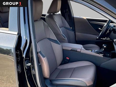 Used 2025 Lexus ES 350 w/ Premium Package FWD image 8
