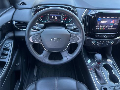 Used 2023 Chevrolet Traverse RS AWD/4WD image 17