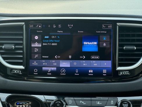 Used 2023 Chrysler Pacifica Touring-L FWD image 14