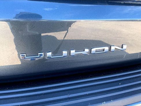Used 2021 GMC Yukon SLT w/ SLT Premium Package image 30