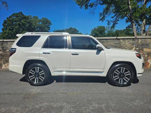 Used 2018 Toyota 4Runner Limited AWD/4WD image 9