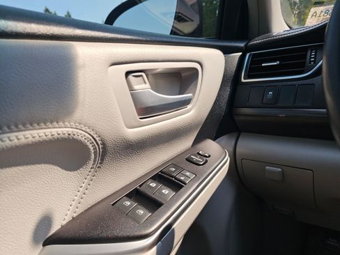 Used 2017 Toyota Camry XLE FWD image 32