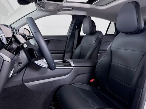 Certified 2025 Mercedes-Benz GLC 300 4MATIC image 17