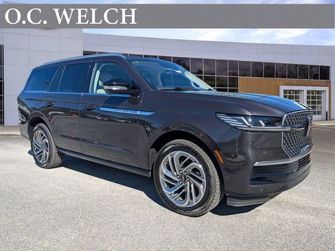 Certified 2025 Lincoln Navigator Reserve image 1