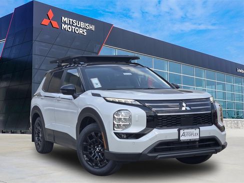 New 2025 Mitsubishi Outlander Trail Edition image 1