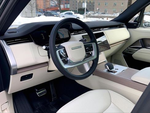 New 2026 Land Rover Range Rover Long Wheelbase SE image 8