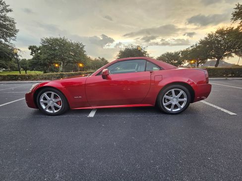 Used 2004 Cadillac XLR RWD image 2