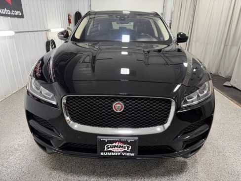 Used 2019 Jaguar F-PACE Premium image 2