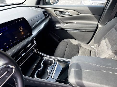 Used 2024 Chevrolet Traverse LT image 26