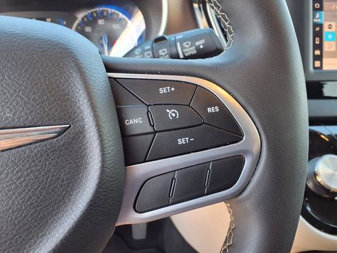 Used 2023 Chrysler Voyager LX image 14