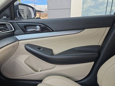 Used 2017 Nissan Maxima 3.5 SL image 23