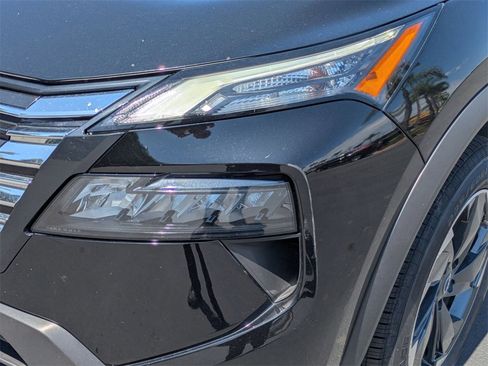 Used 2024 Nissan Rogue SV image 11