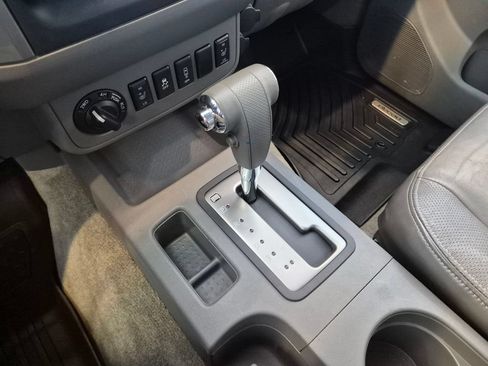 Used 2014 Nissan Frontier SL AWD/4WD image 21