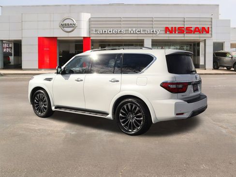 Used 2024 Nissan Armada Platinum w/ Captain's Chairs Package image 5