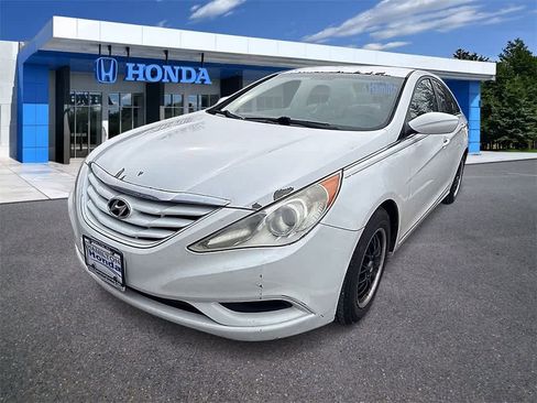 Used 2011 Hyundai Sonata GLS image 1
