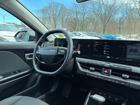 Used 2025 Kia K4 LXS image 33