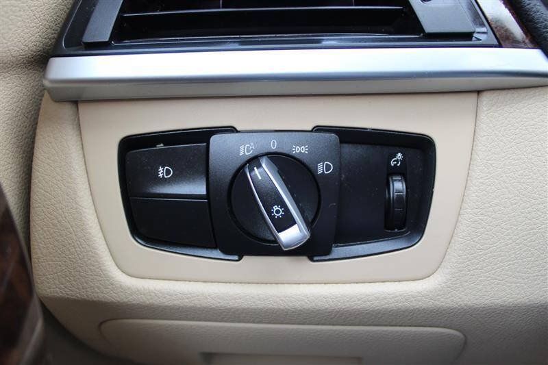 Used 2014 BMW 320i xDrive Sedan AWD/4WD image 17
