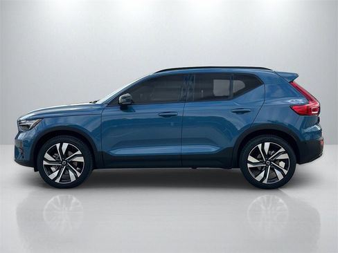 Used 2025 Volvo XC40 B5 Ultra w/ Protection Package image 8