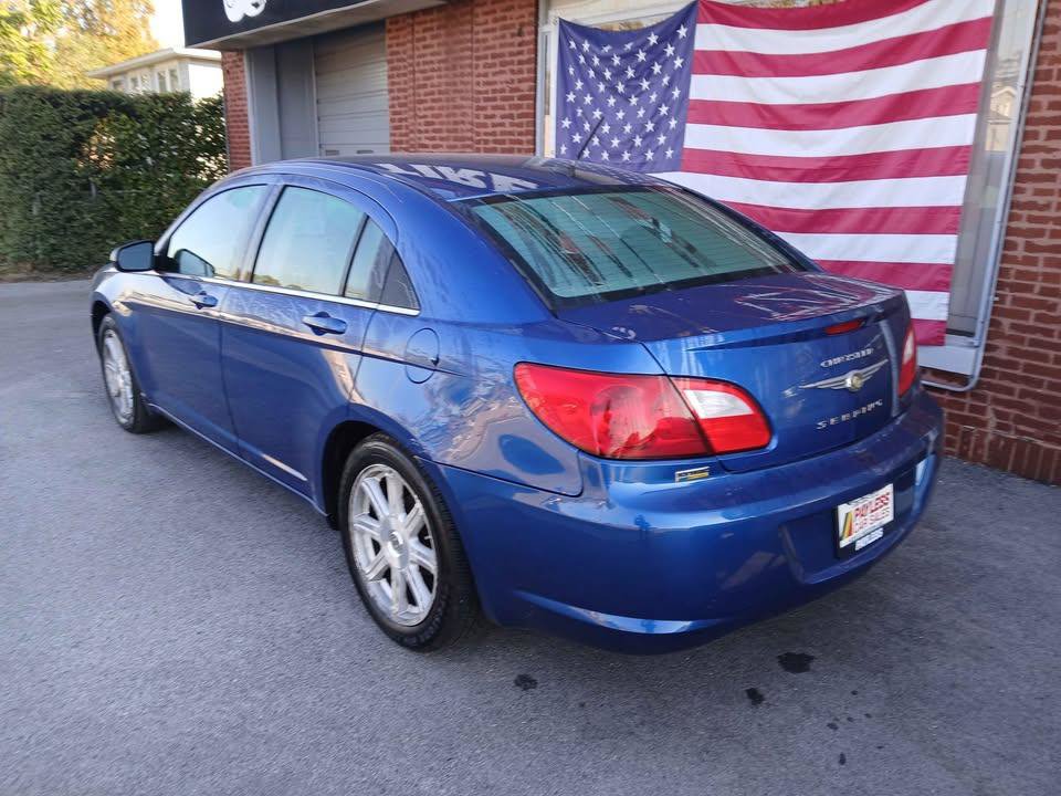 Used 2009 Chrysler Sebring Touring FWD image 6