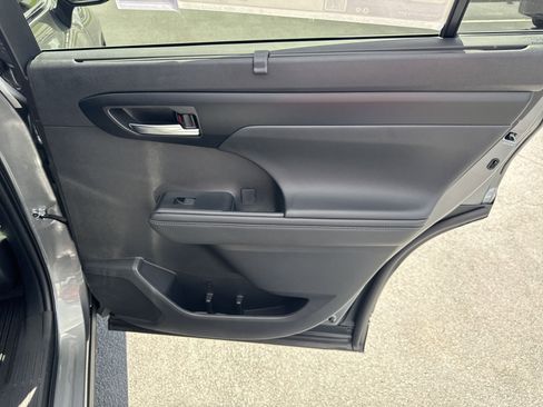New 2025 Toyota Highlander XLE image 32