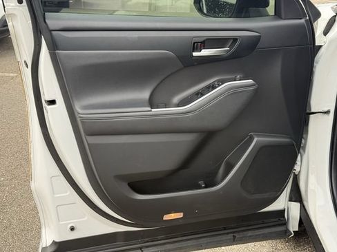 Used 2022 Toyota Highlander XSE FWD image 34
