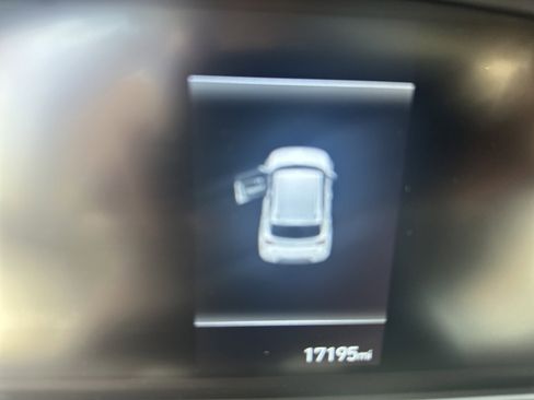 Used 2025 Hyundai Venue SEL FWD image 9