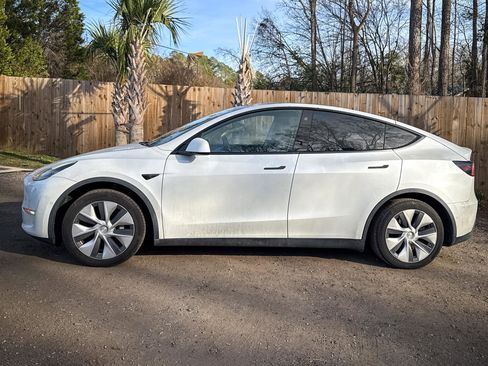 Used 2021 Tesla Model Y Long Range image 5