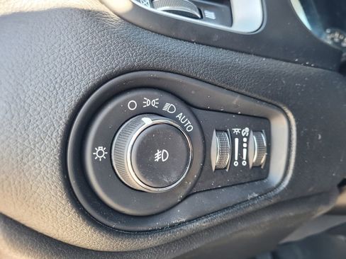 Used 2020 Jeep Renegade Latitude w/ Cold Weather Group image 24