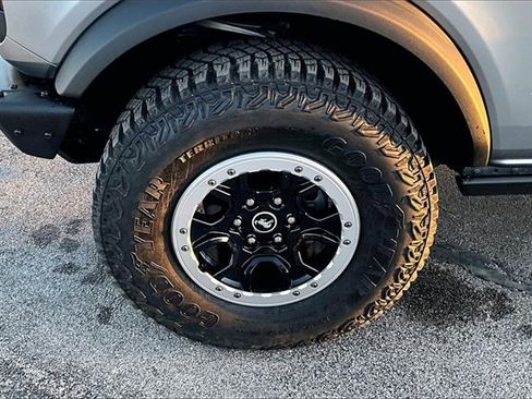 Used 2024 Ford Bronco Badlands image 34