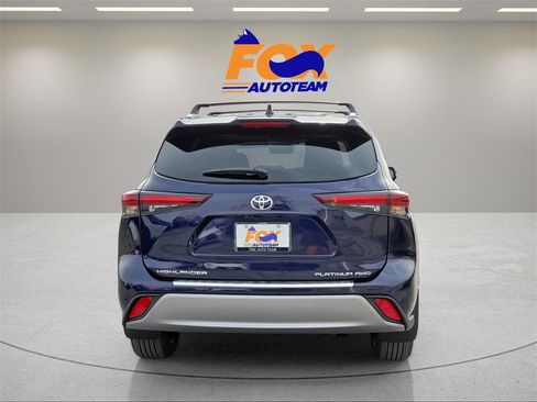 New 2026 Toyota Highlander Platinum image 4