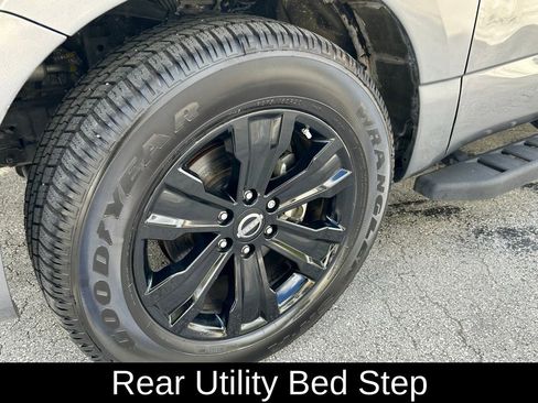 Used 2023 Nissan Titan SV w/ SV Convenience Package image 27