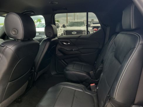 Used 2023 Chevrolet Traverse LT FWD image 14