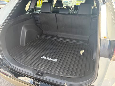 Used 2025 Toyota RAV4 XSE AWD/4WD image 8