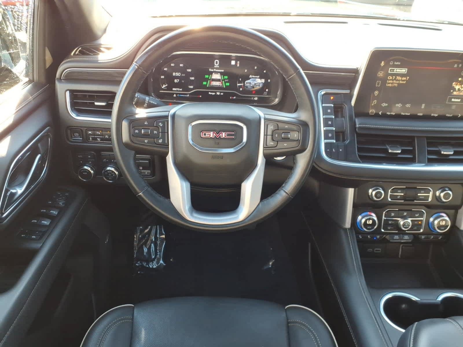 Used 2023 GMC Yukon XL SLT w/ SLT Premium Package AWD/4WD image 13