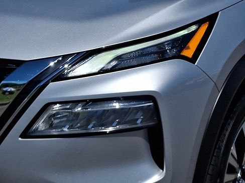 Used 2021 Nissan Rogue SV AWD/4WD image 9