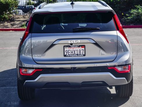 Used 2023 Kia Niro EX Touring image 6