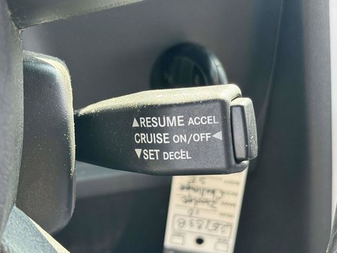 Used 2010 Dodge Challenger SE RWD image 10