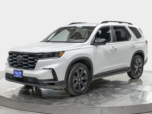 Used 2023 Honda Pilot Sport image 1