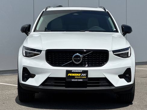 Used 2024 Volvo XC40 B5 Ultimate w/ Protection Package Premier AWD/4WD image 8