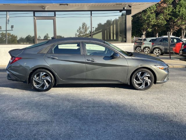 Used 2025 Hyundai Elantra Sport FWD image 7